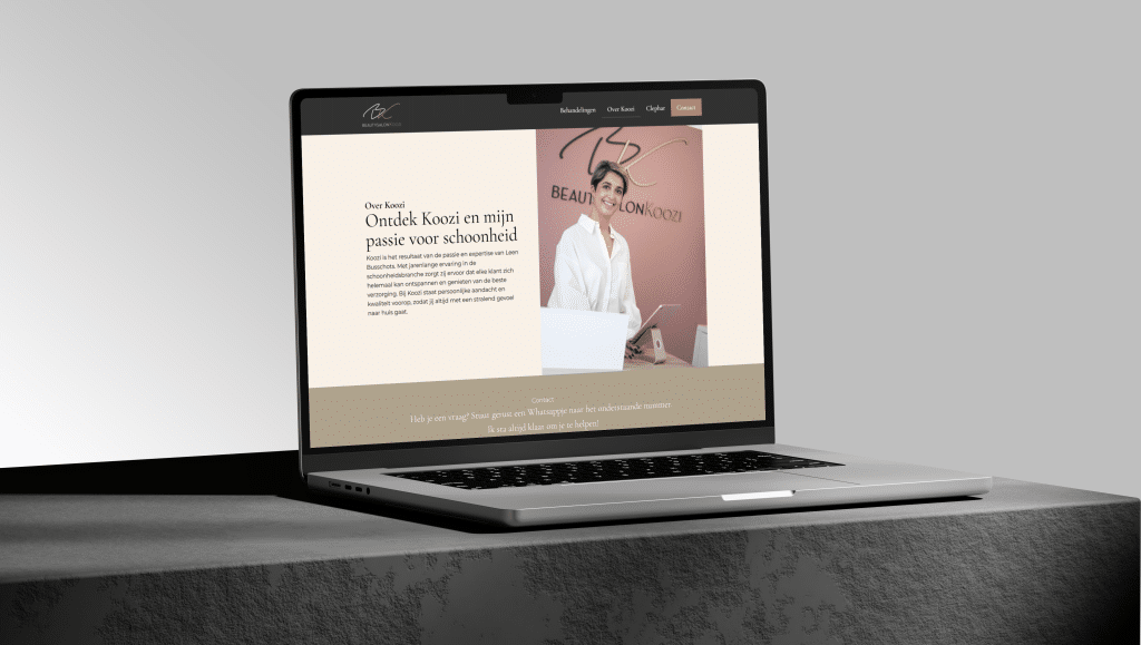 Een mockup van de Beautysalon Koozi website op een laptop